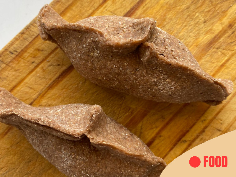 Empanada masa de centeno relleno de espinaca y queso de girasol